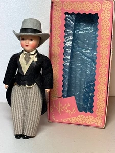 Muñeca de plástico duro vintage Virga Groom en esmoquin y sombrero 8" en caja años 40 - Imagen 1 de 3