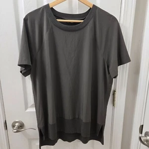 Athleta Zephyr Shirt Medium Gray Short Sleeve Ribbed Hem Crew Neck Athletic - Picture 1 of 8