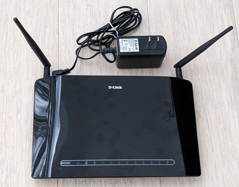 D-link Wireless Router DIR-632 - 8 Ethernet 10/100 Ports and WiFi  - working - Image 1 of 4