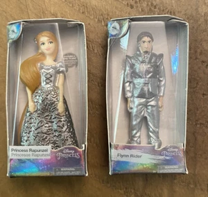 Neuerscheinung Disney 100 Platinum Rapunzel und Flynn Zuru Mini Marken selten - Bild 1 von 3