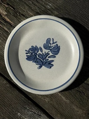 Pfaltzgraff Yorktowne 7.25" Salad Plates Set of 4 Blue Floral Stoneware USA Vtg - Image 1 of 4