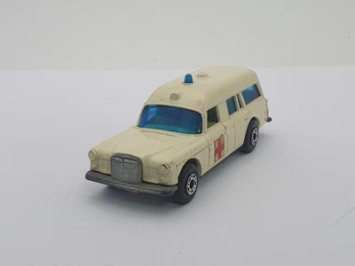 Mercedes Ambulanza Matchbox 1/60 - Immagine 1 di 4