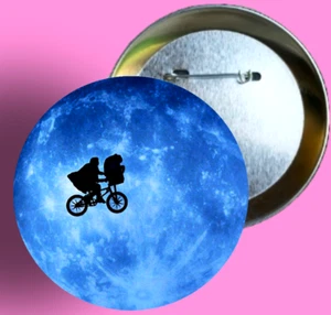 E.T. Button Pin Science Fiction Movie Buttons Extra Terrestrial Alien 80s Sci-Fi - Picture 1 of 3