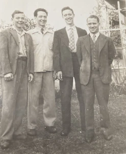 1940er Hübsche Männer Jungs lächelnde Anzüge & Krawatten LANG Familie Original Foto P18zb26 - Bild 1 von 20
