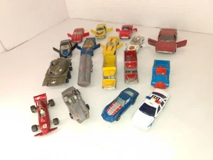 Lote de (17) coches de juguete vintage diferentes y fabricantes, bueno para jugar o exhibir. - Imagen 1 de 12