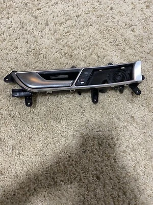 2005-2006-2007-2008 AUDI A6 DELANTERO IZQUIERDO CONDUCTOR INTERIOR MANIJA DE PUERTA CON ALTAVOZ OEM Foto 1 de 4