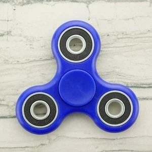 Hand Spinner Tri Fidget Spinner Gyro Figet Desk Toy EDC Focus ADHD »USA« BLUE - Picture 1 of 4