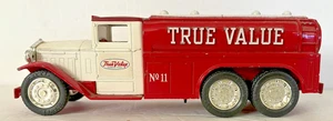 ERTL TRUE VALUE 1930 DIAMOND T 2 1/2 TON TANKER TRUCK COIN BANK WITH KEY - Picture 1 of 9