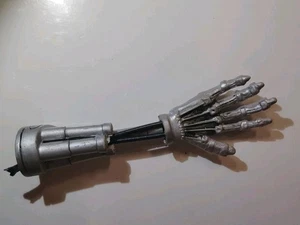 Terminator Endoesqueleto Brazo Mano Accesorio Repuesto T-800 Robot De Colección (J) - Imagen 1 de 4