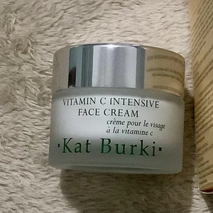 Kat Burki Crema Viso Intensiva alla Vitamina C 1,7 OZ - Foto 1 di 6
