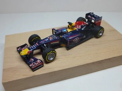 RED BULL RENAULT RB9 2013 S.Vettel Minichamps Scale 1/43 - Bild 1 von 4