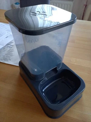 Futterspender - Grau - Bild 1 von 4