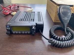 ICOM IC-207 Dwuzakresowy mobilny nadajnik-odbiornik 144/430MHz 20W z mikrofonem - Zdjęcie 1 z 14