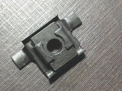  1 pieza NORS 10-24 soporte radiador luz trasera maletero puerta guardabarros jaula tuerca GM Chevy Foto 1 de 4