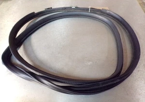 15516 D1 2002-2006 TOYOTA COROLLA OS GUARNIZIONE GOMMA PORTIERA POSTERIORE LATO GUIDATORE - Foto 1 di 4