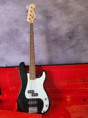 Fender PRECISION BASS SERIE SQUIER  Foto 1 de 4