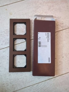 Merten MEG 4053-3473 Rahmen Walnuss, 3-fach - Bild 1 von 1