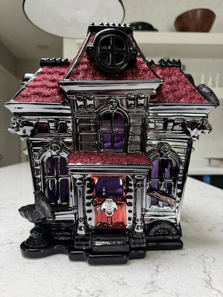 Nuevo en caja Candelabro de 3 mechas Bath & Body Works Halloween 2019 Haunted House Foto 1 de 4