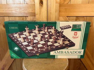 Juego de ajedrez vintage Wegiel Ambasador tallado a mano de madera muy bonito completo - Imagen 1 de 9