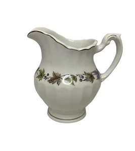 Vintage J & G Meakin Creamer Classic White Vine Leaves Berries England - Picture 1 of 9