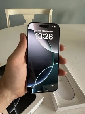 iPhone 16 Pro Blanco 128GB. Seminuevo. Primer Uso Marzo 2025. Apple.Desbloqueado - Imagen 1 de 4