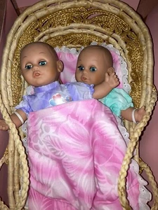 Lissi Doll - Cute Twins in Basket - Two Hearts Collection - Picture 1 of 5
