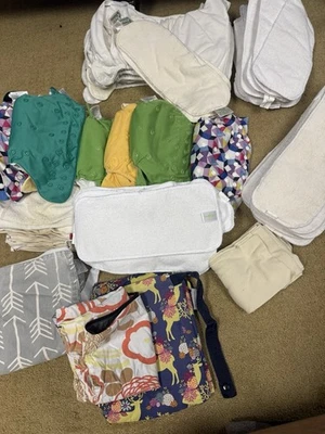 12 pañales de tela BumGenius con inserciones adicionales y tres bolsas húmedas Foto 1 de 4