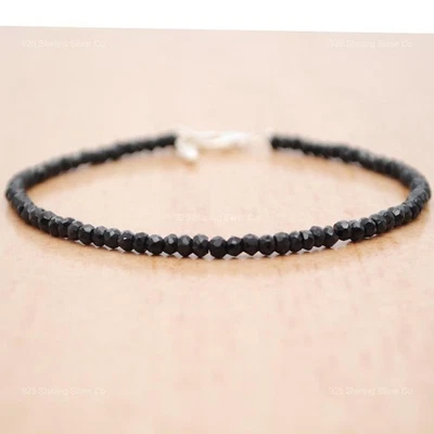 Pulsera artesanal con cuentas de espinela negra natural de plata de ley 925 Foto 1 de 4