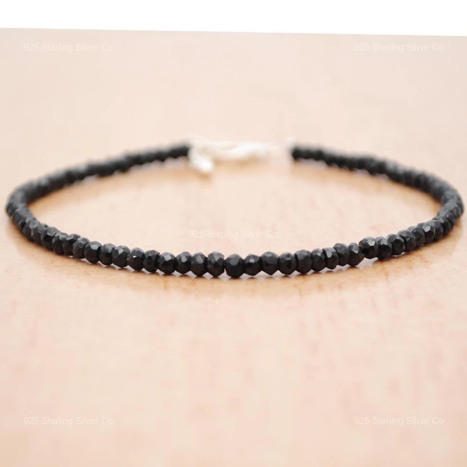 Pulsera artesanal con cuentas de espinela negra natural de plata de ley 925 Foto 1 de 4