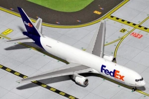 FedEx Boeing 767-300F N102FE GeminiJets GJFDX1481 Scale 1:400 RARE - Picture 1 of 1