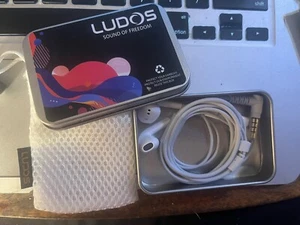 LUDOS Clamor Wired Earbuds in Ear White Noise Isolating Headphones w Microphone. - Picture 1 of 1