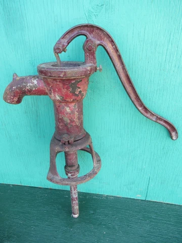 VINTAGE OLD Cast Iron Hand RED WATER PUMP Measures 17" High GREAT DECORATION Cover