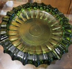 Cenicero redondo grande de colección Fostoria verde esmeralda década de 1940 en diseño de vidrio prensado - Imagen 1 de 6