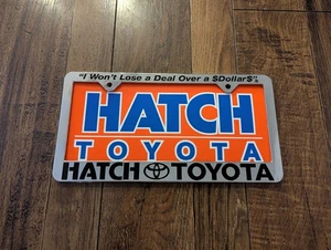 Marco de matrícula de concesionario cromado plástico OEM Hatch Toyota Show Low Arizona - Imagen 1 de 2