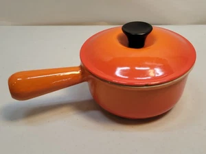 LeCreuset #14 Flame Orange Gusseisen Soßenpfanne mit Deckel - Bild 1 von 6