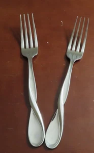 Oneida AQUARIUS Set of 2 Dinner Forks USA Heirloom 18/10 Stainless Flatware C - Picture 1 of 4