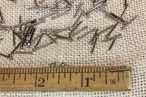 1/2" Nickel MESSING BRADS 25 NÄGEL kleiner Kopf #18 Stärke Rosetten Stifte Hergestellt in den USA! - Bild 1 von 3