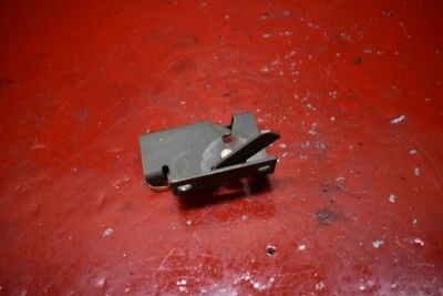  Kubota RTV 900 2005 pestillo capó Foto 1 de 4