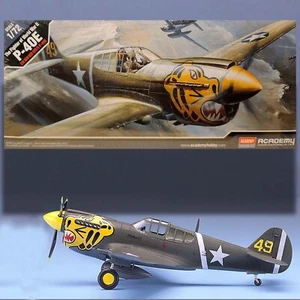 KIT MODELO ACADEMY 12468 1/72 P-40E WARHAWK - Imagen 1 de 6