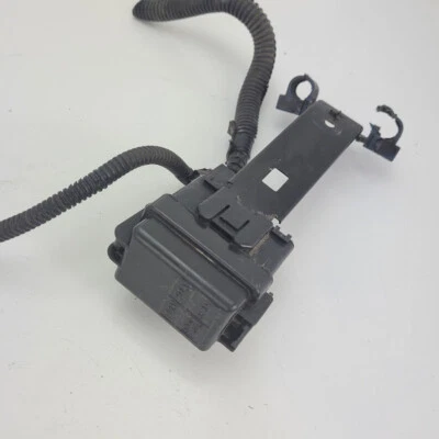 2001 Honda Odyssey Under Hood Fuse Relay Power Distribution Box  - Image 1 of 4