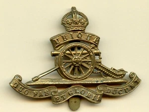 Royal Artillery WW2 George VI Brass Cap Badge - Picture 1 of 2