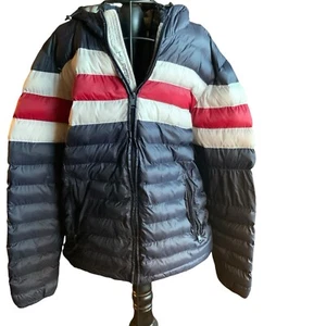 Tommy Hilfiger Vintage Red, White & Blue Puffer Jacket: Timeless Classic Style - Imagen 1 de 12