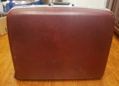 Vintage Samsonite Maroon Sentry Suitcase W/Key Size Large 22" X 16' X 7" - Image 1 of 4