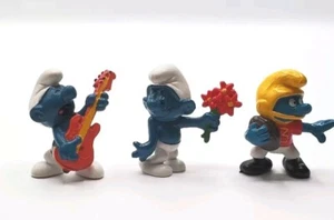 Smurfs Figures Schleich Peyo  - 1977-1980 Guitar, Flowers, Football - Lot Of 3 - Picture 1 of 8