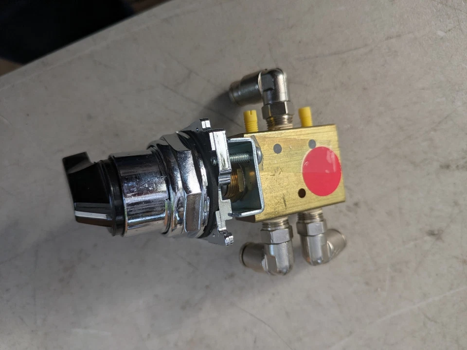 HUMPHREY TAC VALVE 41P con interruptor selector ¿Usado? Foto 1 de 4