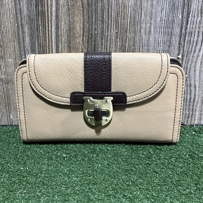 Cartera Etienne Aigner Cuero Marrón Tostado Cremallera Alrededor Cierre Giratorio Dos Compartimentos NUEVA Foto 1 de 4