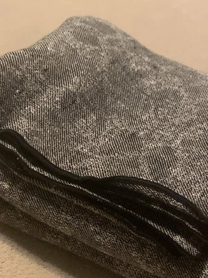 右握修复硬件擦除提花亚麻标准尺寸 Shams (2 全新) — 第 1/4 张图片