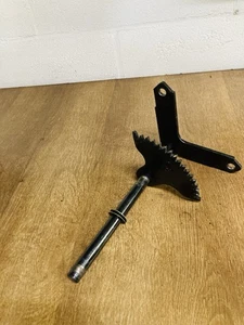 (1PK) ENGRANAJE DE DIRECCIÓN GENUINO OEM JOHN DEERE STX38, CUBIERTA NEGRA (AM105498) - Imagen 1 de 3