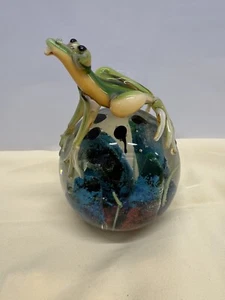Dynasty Gallery Heirloom Studio Art Glass paperweight Frog with tadpoles - Picture 1 of 12