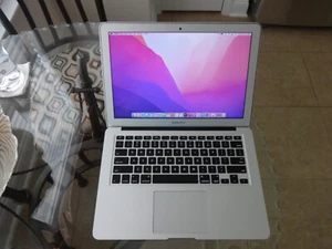 MacBook Air A1466, 1.8 GHz Core i5, 8 GB Ram, 128 GB SSD, MQD32LL/A (2017) - Afbeelding 1 van 11